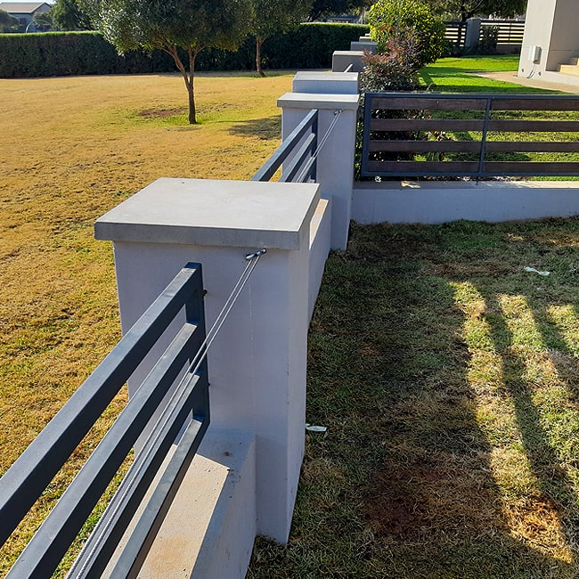 60f299d780820009c0d4b0f7_Steel-bar-fence