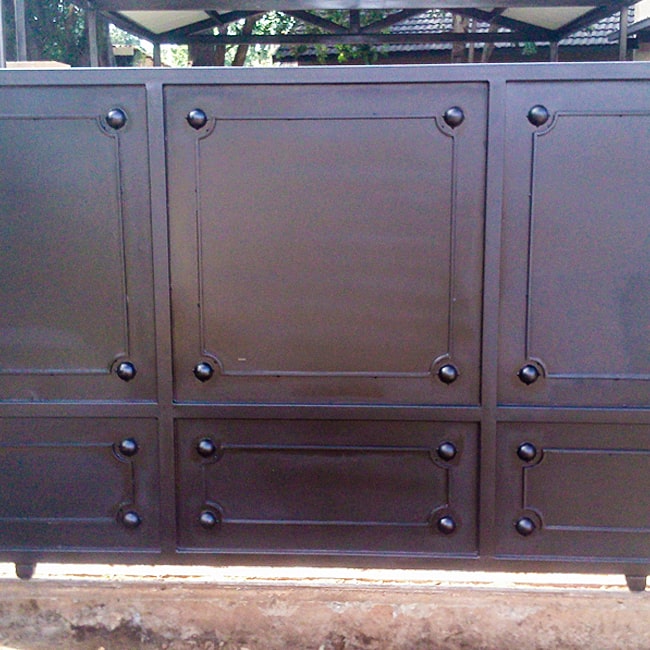 60f299d78082009747d4b067_Solid-steel-medieval-gate