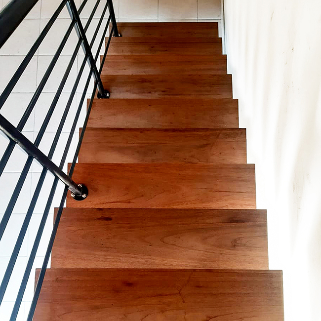 62d6b6859272d0a2eb77e63e_Wooden-mezzanine-staircase (2)